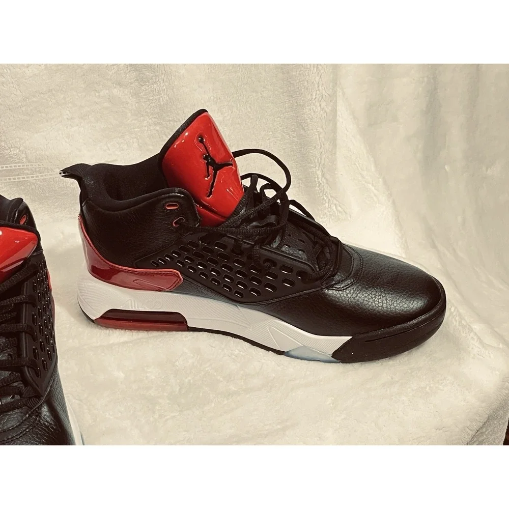 Nike Air Jordan Maxin 200 Black Gym Red Men's Size 12 Basketball Shoes NWOB
